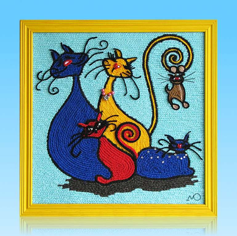 Картина вязанная из пряжи Семья кошек